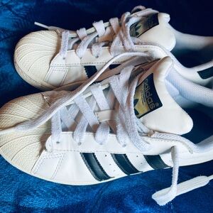 Adidas Shoe’s kids Adidas White and Black Striped Sneakers